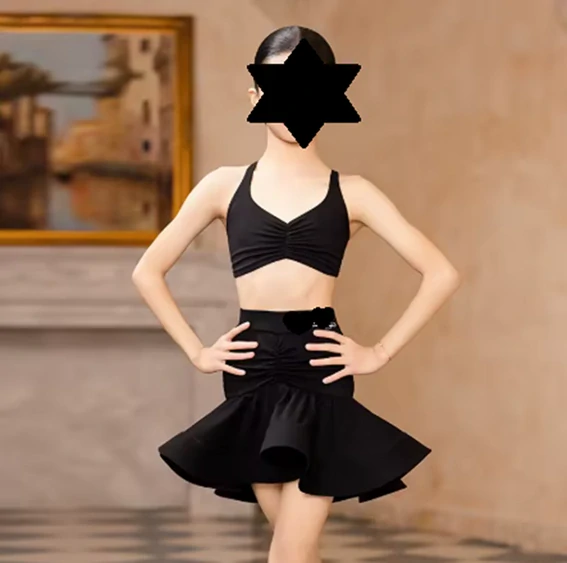 Lara 4682