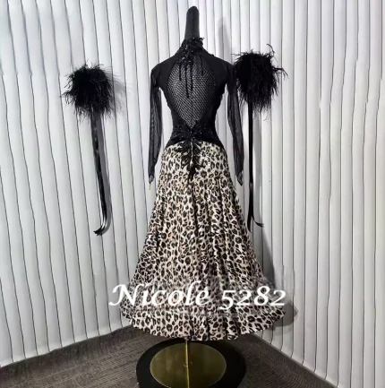 Nicole 5282