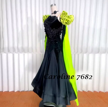 Caroline 7682